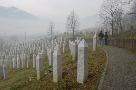 09 Srebrenica graves